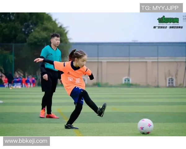 足球一百分的秘密：如何在比赛中提升你的技巧与战术意识